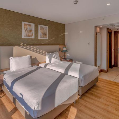 安塔利亚市中心希尔顿逸林酒店 外观 照片 A room at the hotel