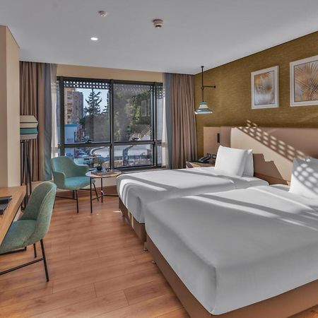 安塔利亚市中心希尔顿逸林酒店 外观 照片 A room at the hotel