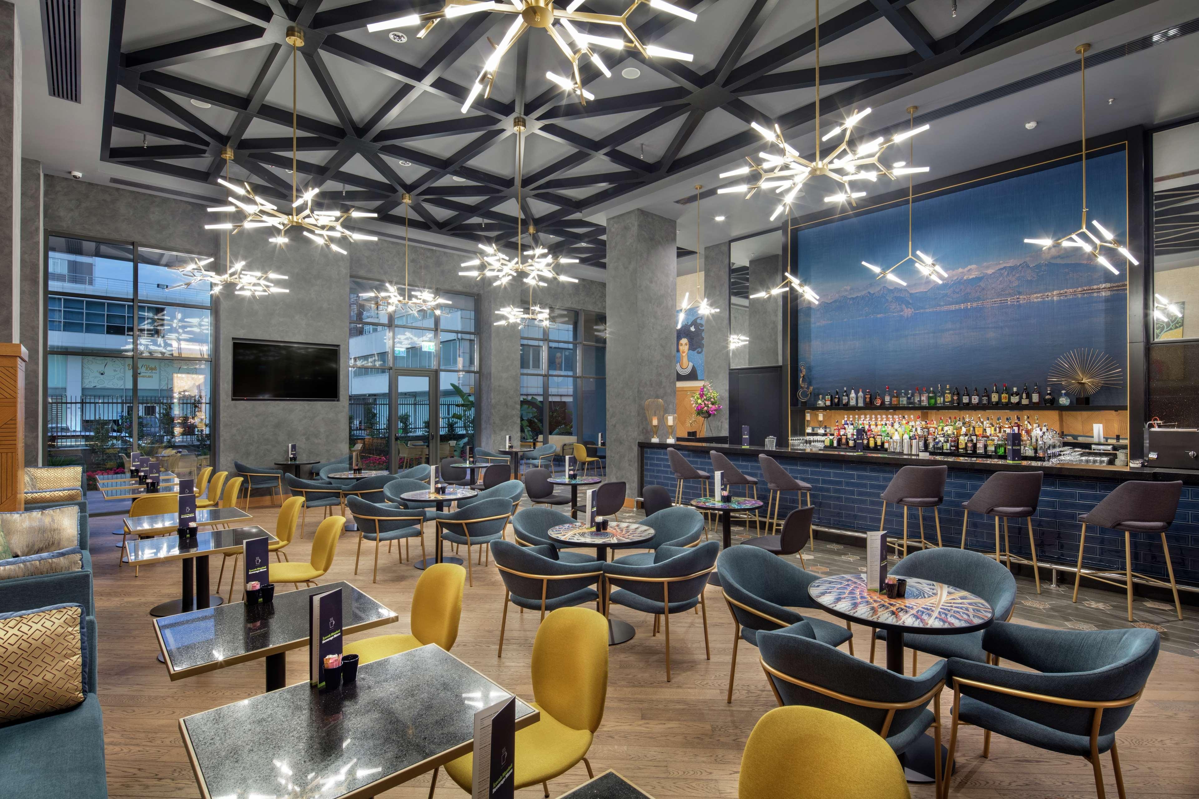 安塔利亚市中心希尔顿逸林酒店 外观 照片 The lounge at the airport