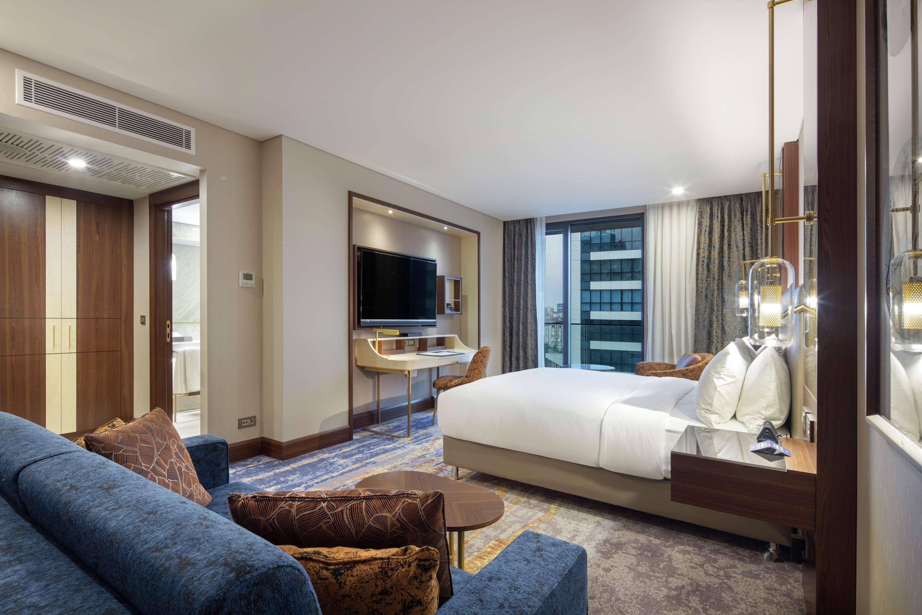 安塔利亚市中心希尔顿逸林酒店 外观 照片 A suite at the hotel