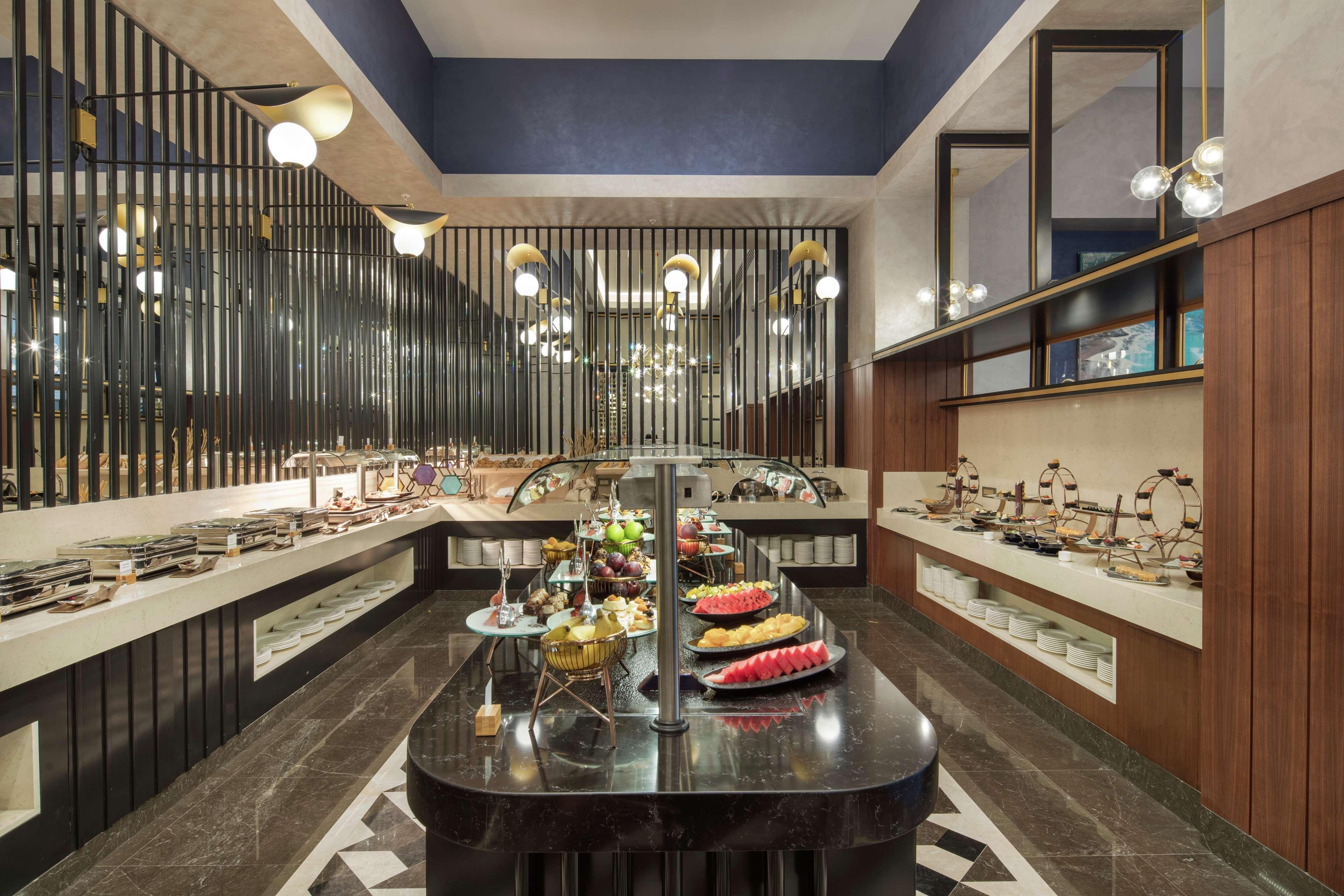 安塔利亚市中心希尔顿逸林酒店 外观 照片 The lounge at the airport
