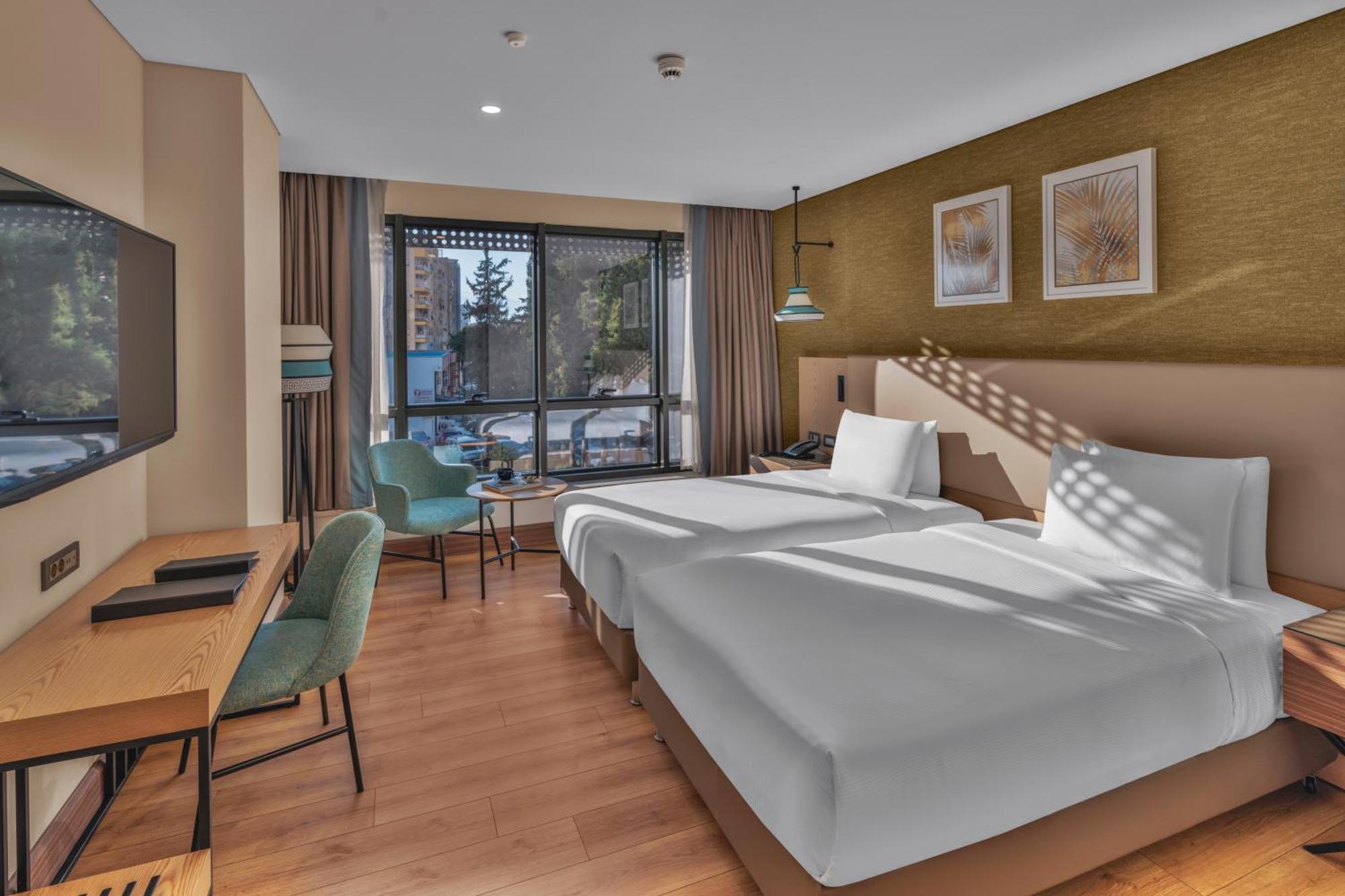 安塔利亚市中心希尔顿逸林酒店 外观 照片 A room at the hotel