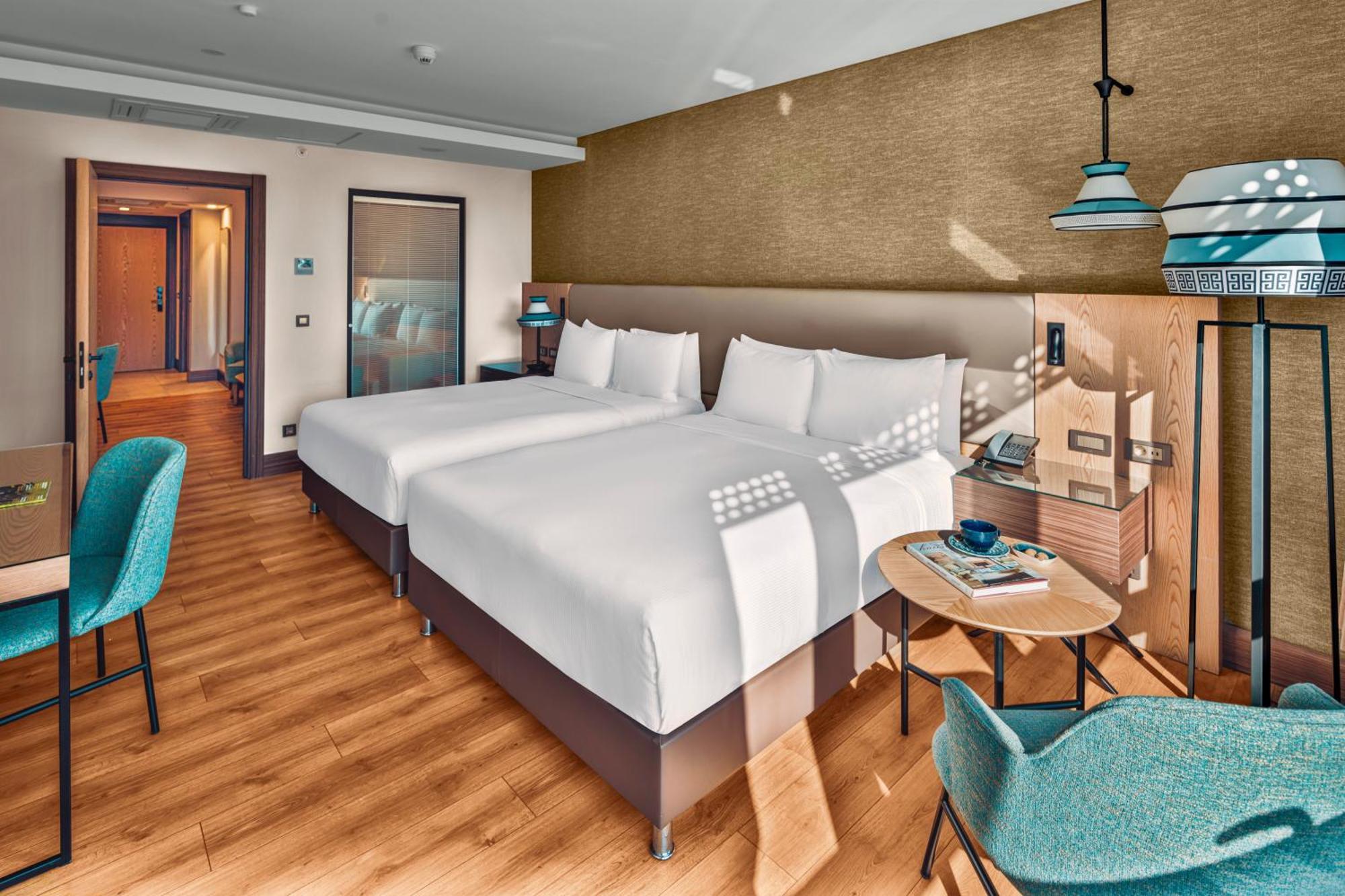 安塔利亚市中心希尔顿逸林酒店 外观 照片 A room at the hotel