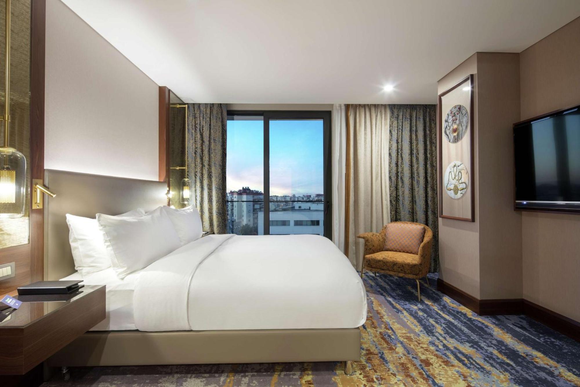 安塔利亚市中心希尔顿逸林酒店 外观 照片 A guest room at the hotel